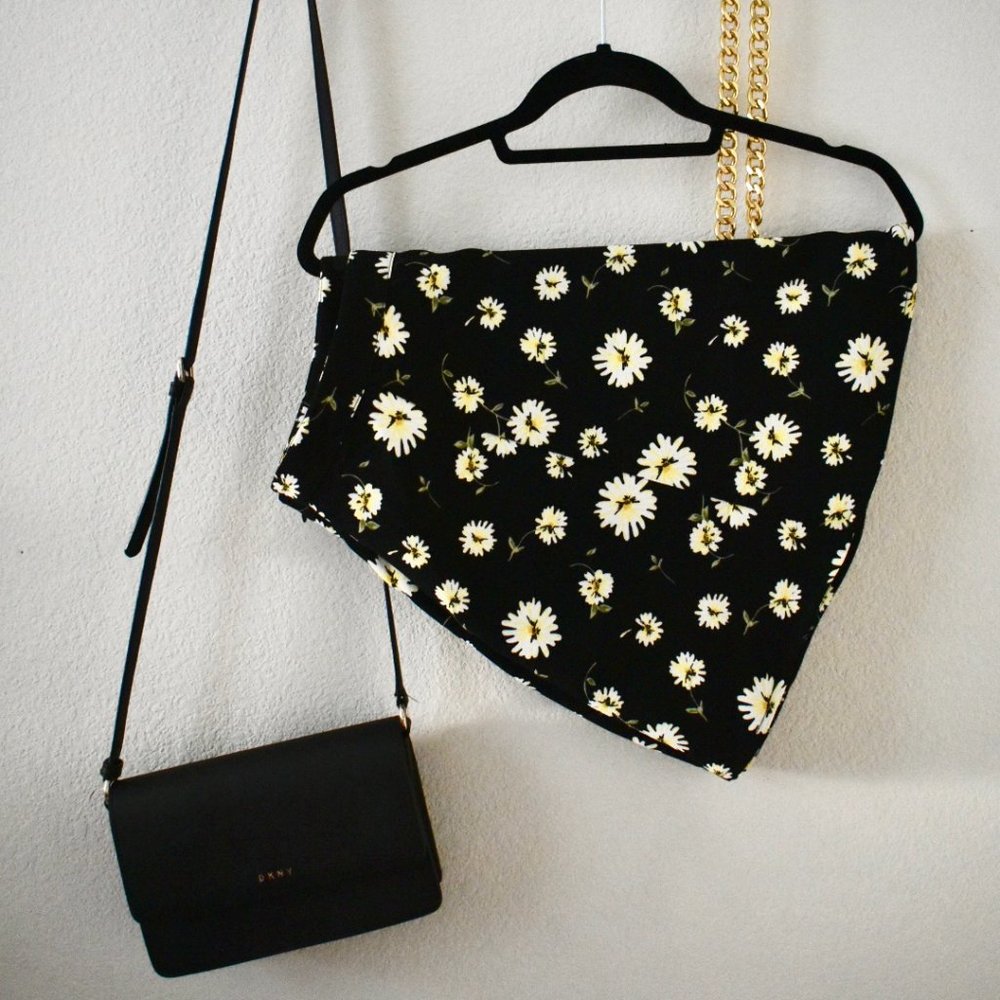 Forever 21 Black A-Line Floral Mini Skirt